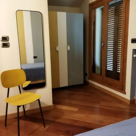 Apartment Mansarda In Vescovado